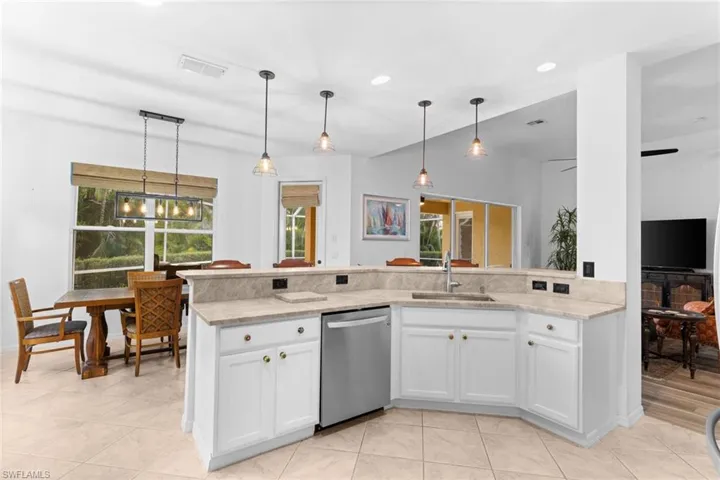 5005 Old Pond Dr, Naples, Florida 34104