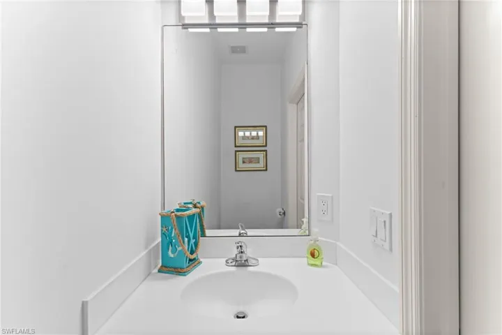 5005 Old Pond Dr, Naples, Florida 34104