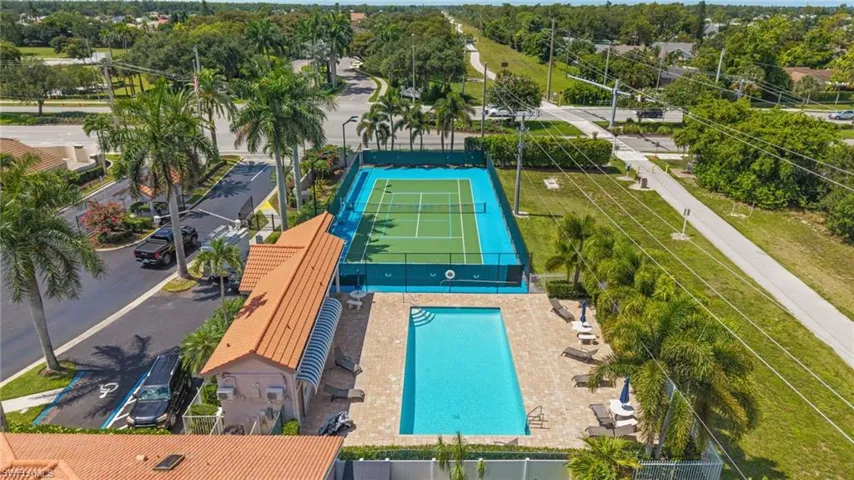 5005 Old Pond Dr, Naples, Florida 34104