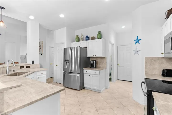 5005 Old Pond Dr, Naples, Florida 34104