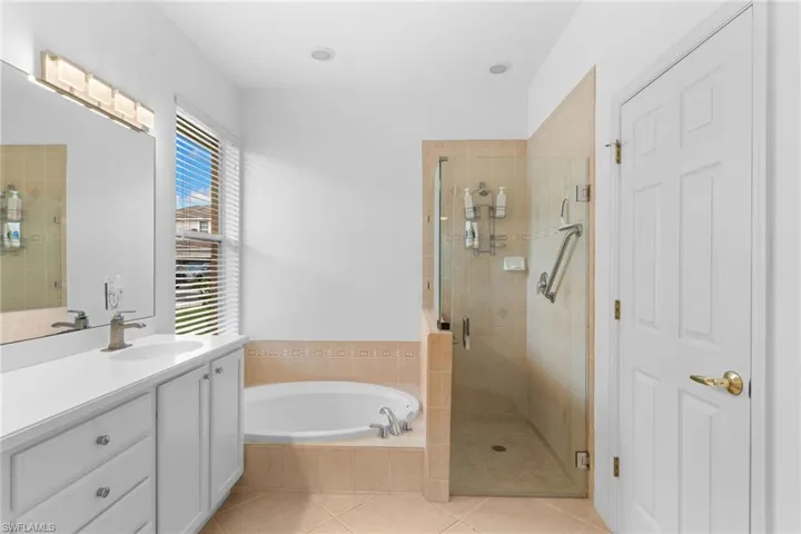 5005 Old Pond Dr, Naples, Florida 34104