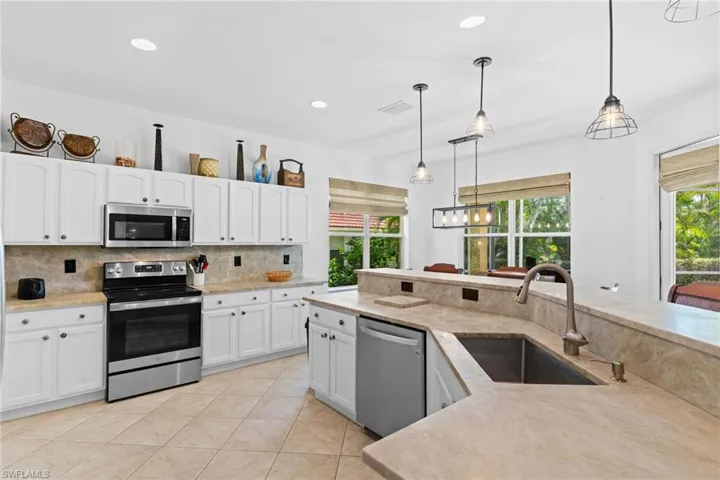 5005 Old Pond Dr, Naples, Florida 34104