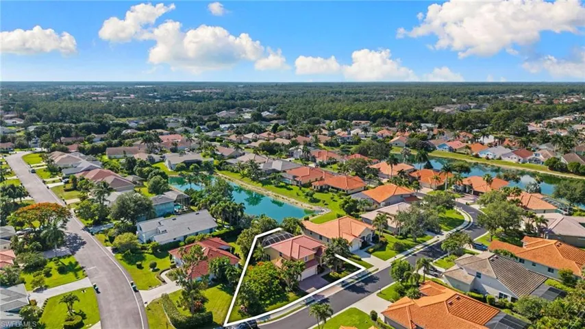 5005 Old Pond Dr, Naples, Florida 34104