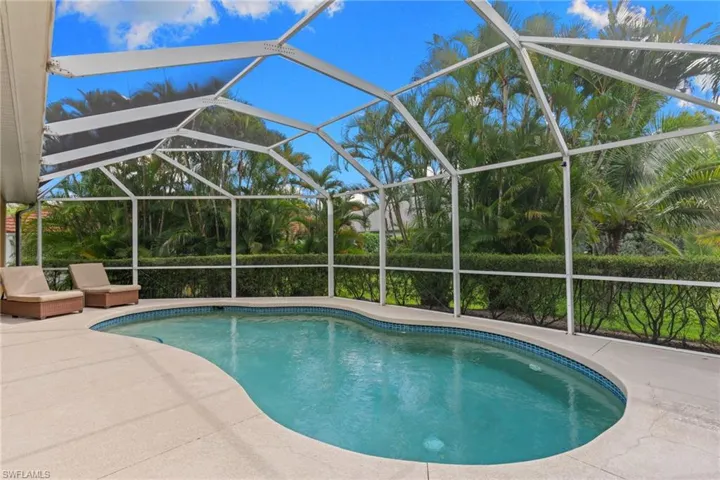 5005 Old Pond Dr, Naples, Florida 34104