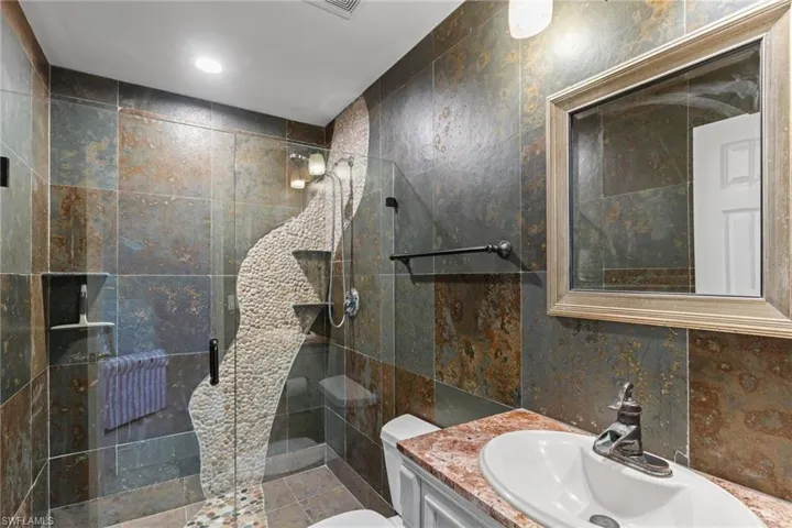 5005 Old Pond Dr, Naples, Florida 34104
