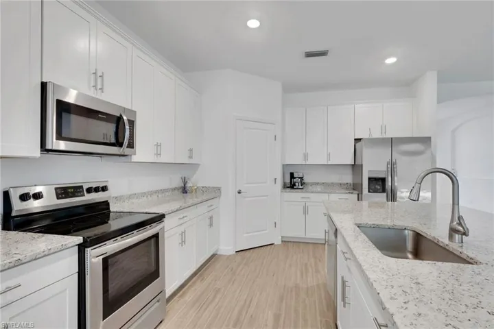 1801 Hagen Ct, Naples, Florida 34120