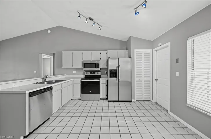 1325 Sw 25th Ter, Cape Coral, Florida 33914