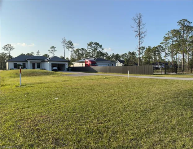 View of yard featuring a garage