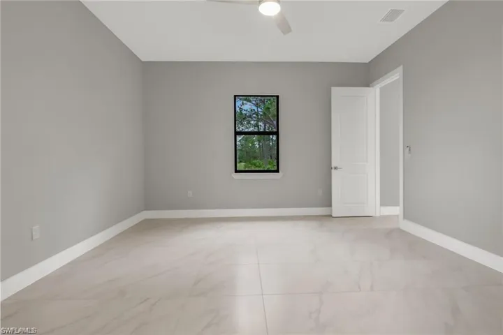 Empty room with ceiling fan