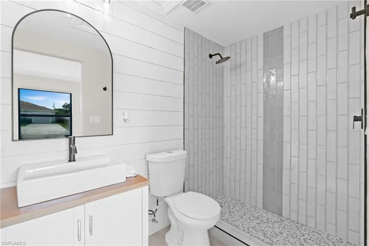 Ensuite bathroom with vanity and a shower stall