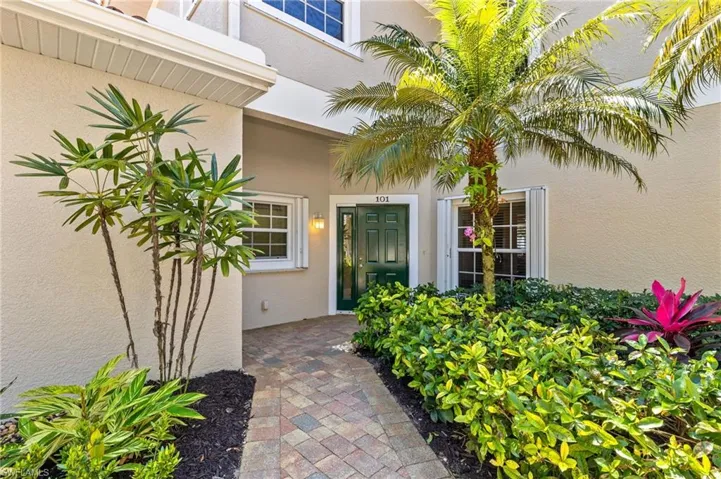 5630  Sherborn  DR, Naples, FL 34110