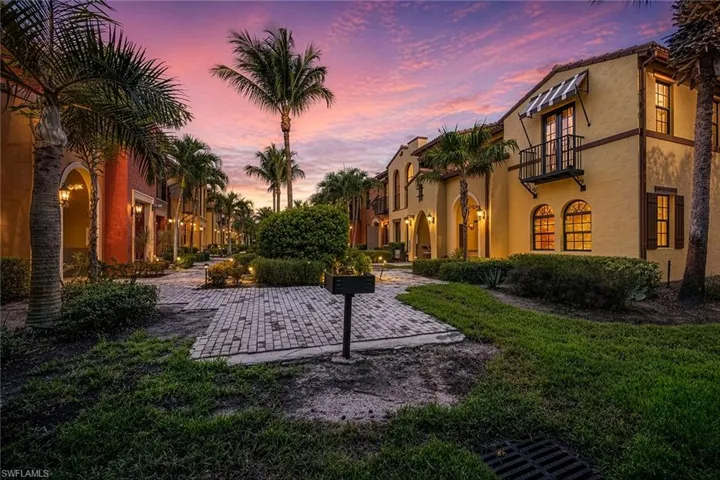 9036  Alturas  ST, Naples, FL 34113