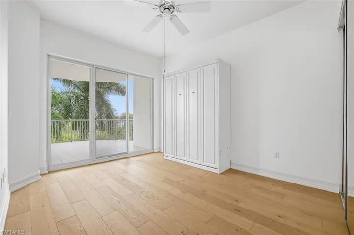 Queen sized murphy bed