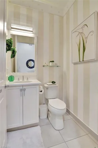 Powder room/Guest bathroom