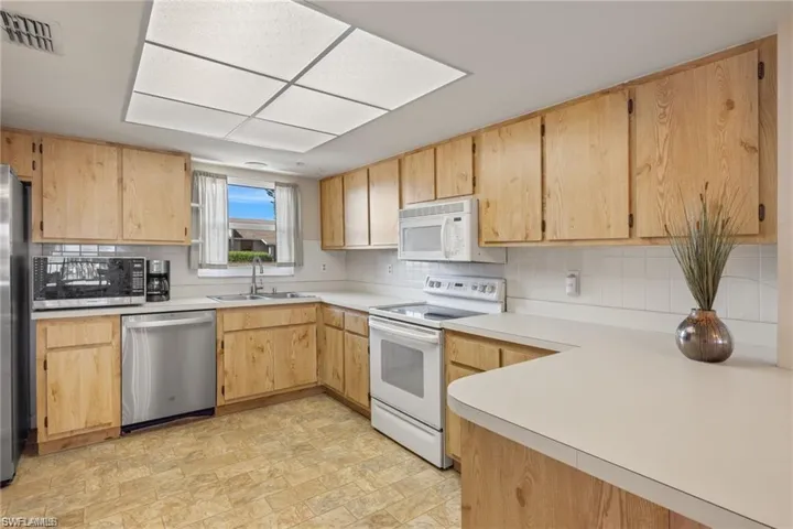 15390  Moonraker  CT, North Fort Myers, FL 33917