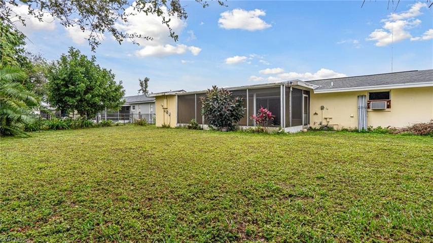 1050  Lovely  LN, North Fort Myers, FL 33903