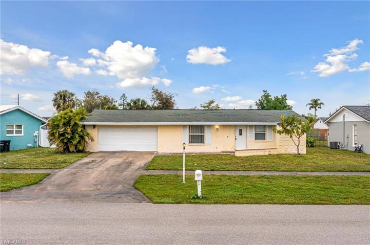 1050  Lovely  LN, North Fort Myers, FL 33903
