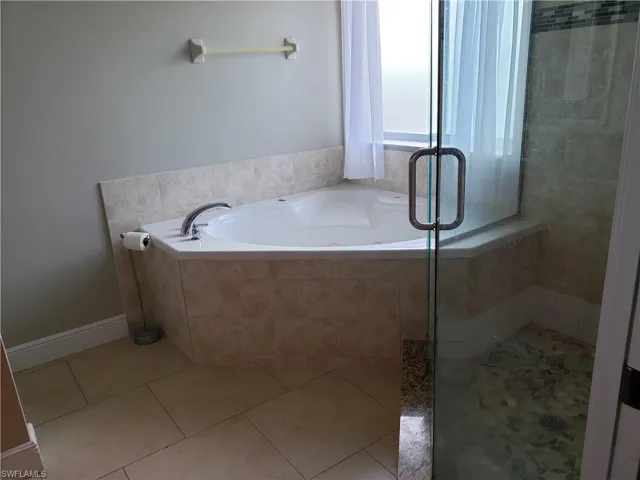 Soaker Tub with walk in shower