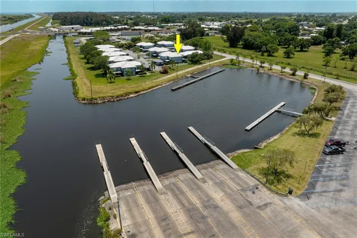 707  Hoover Dike  RD, Clewiston, FL 33440