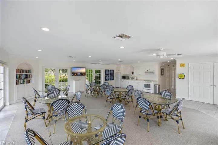 780  Willowbrook  DR, Naples, FL 34108