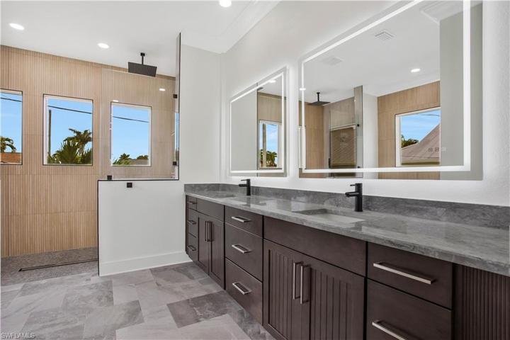 Dual Sink w/ lighted mirrors