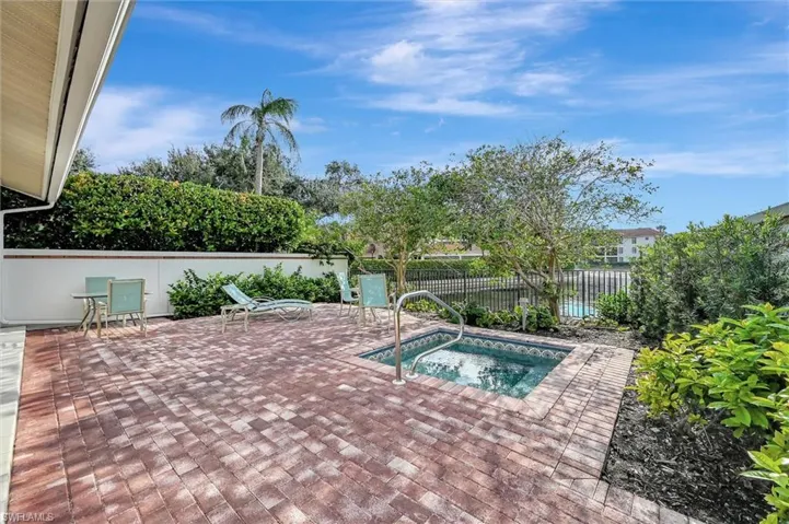 5920 Via Lugano 2, Naples, Florida 34108