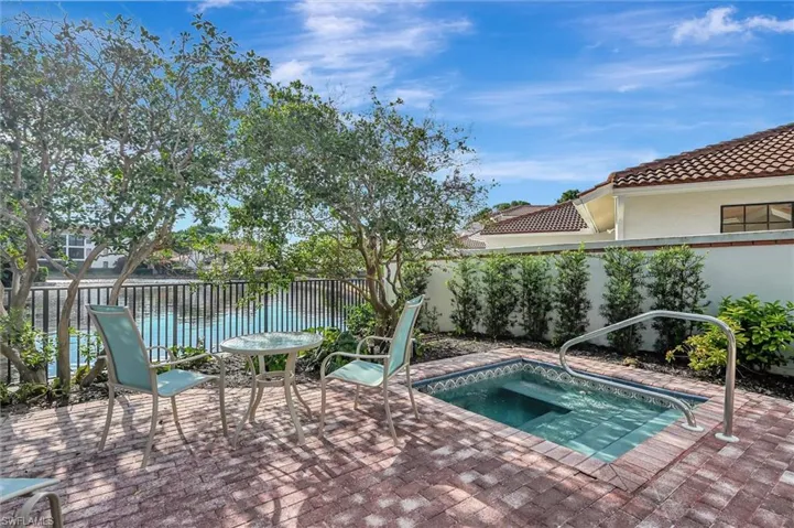 5920 Via Lugano 2, Naples, Florida 34108