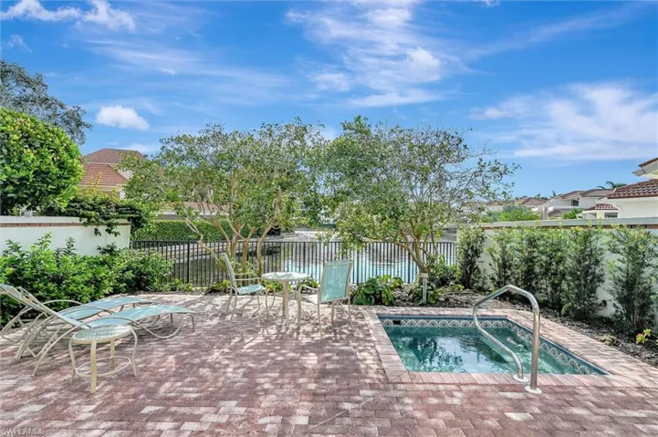5920 Via Lugano 2, Naples, Florida 34108