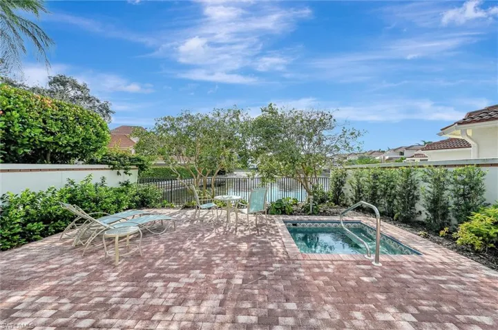 5920 Via Lugano 2, Naples, Florida 34108