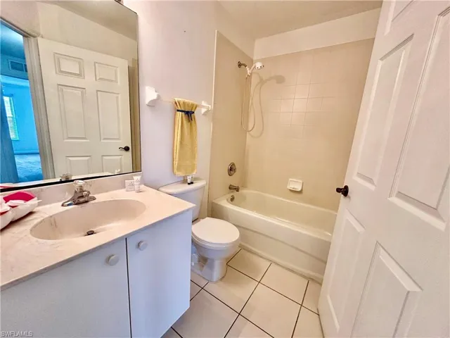 3614 Pine Oak Cir 103, Fort Myers, Florida 33916