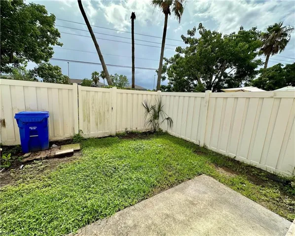 3614 Pine Oak Cir 103, Fort Myers, Florida 33916