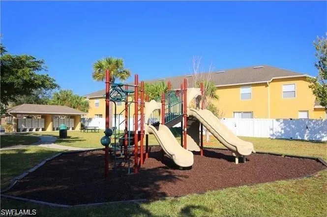 3614 Pine Oak Cir 103, Fort Myers, Florida 33916