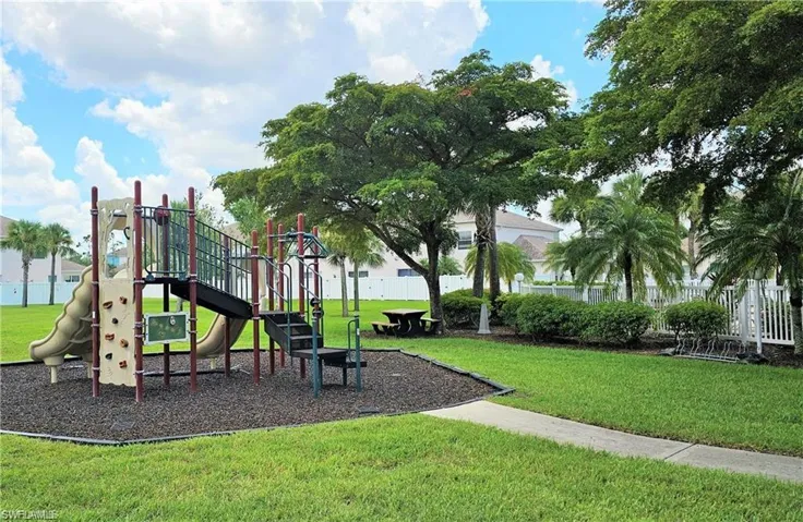 3614 Pine Oak Cir 103, Fort Myers, Florida 33916