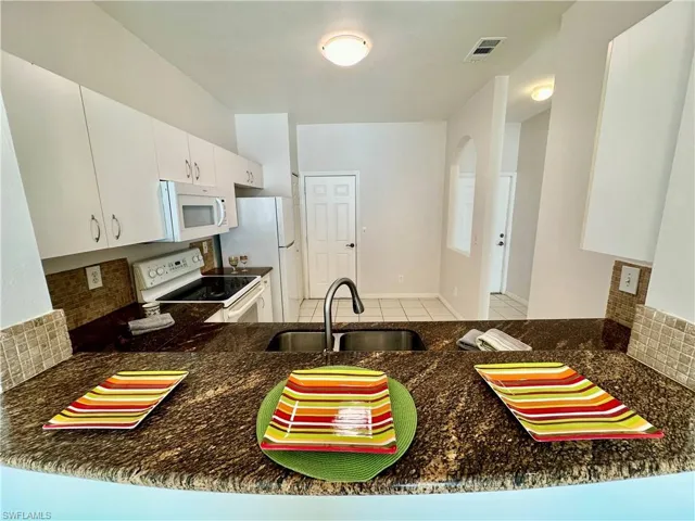 3614 Pine Oak Cir 103, Fort Myers, Florida 33916