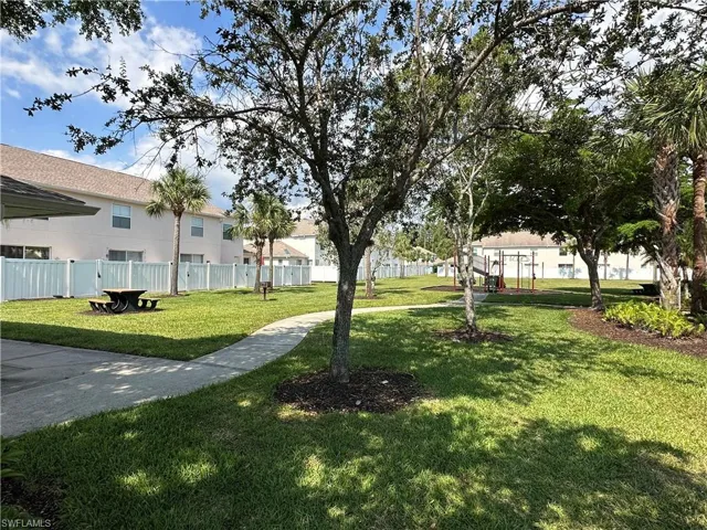 3614 Pine Oak Cir 103, Fort Myers, Florida 33916