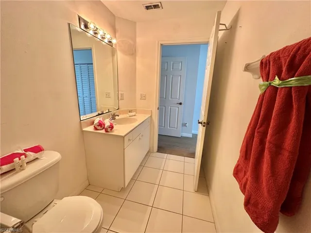3614 Pine Oak Cir 103, Fort Myers, Florida 33916