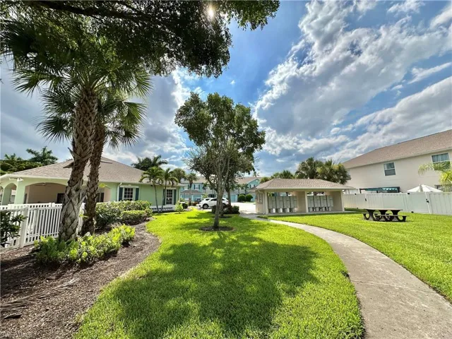 3614 Pine Oak Cir 103, Fort Myers, Florida 33916