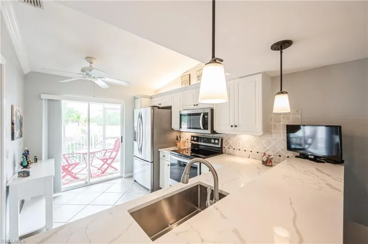 2396  Hidden Lake  DR, Naples, FL 34112