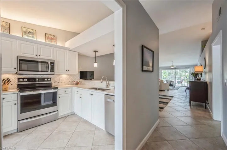 2396  Hidden Lake  DR, Naples, FL 34112
