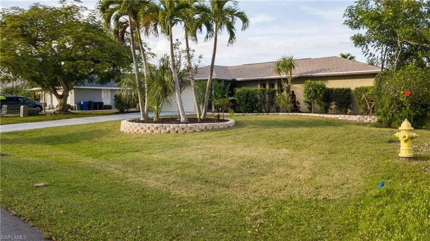 5794  Inverness  CIR, North Fort Myers, FL 33903