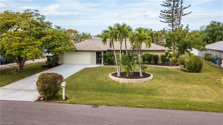 5794  Inverness  CIR, North Fort Myers, FL 33903