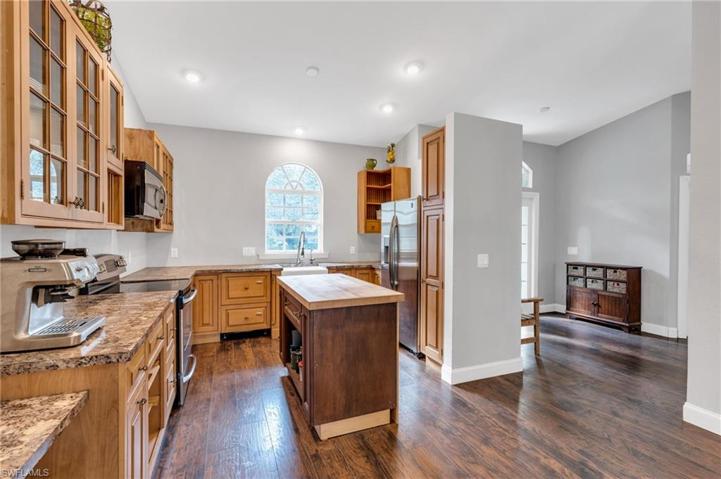 4161  Ellis  RD, FORT MYERS, FL 33905