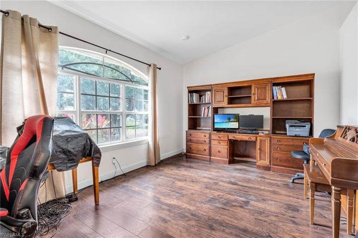 OFFICE OR BEDROOM