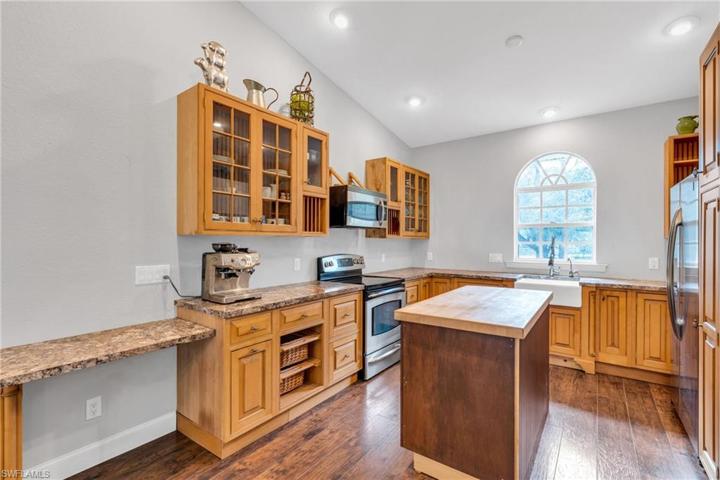 4161  Ellis  RD, FORT MYERS, FL 33905