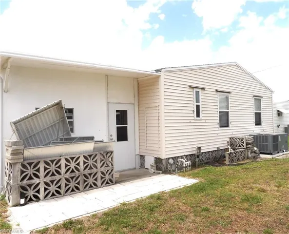 216  Shrub N LN, North Fort Myers, FL 33917