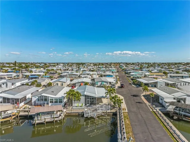 St. James is golf cart-friendly, making it easy to head to the many restaurants, bars, marinas, and more.
