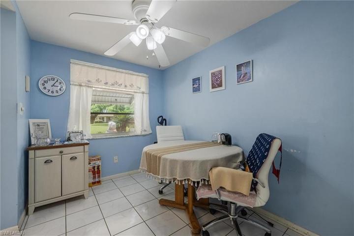 Eat in Kitchen Dinette