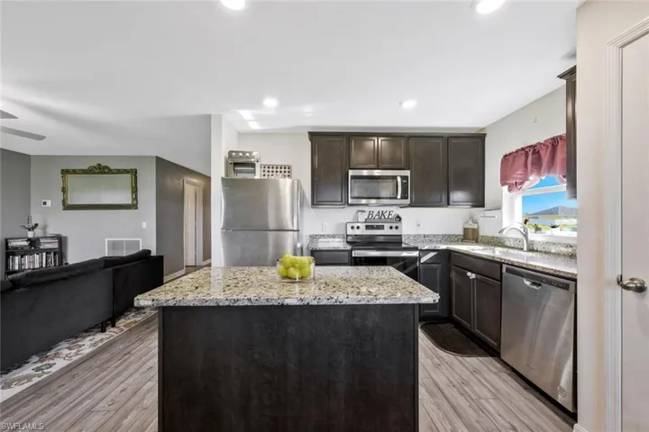 210 Ne 16th Ter, Cape Coral Fl 33909