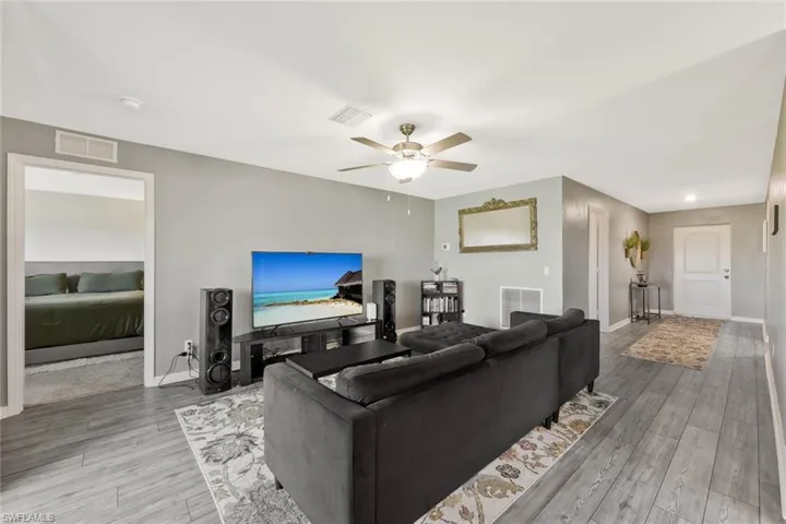 210 Ne 16th Ter, Cape Coral Fl 33909