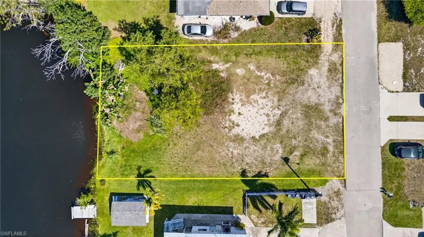 NO HOA FEES AND NO RENTAL RESTRICTIONS